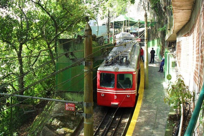 corcovado-train-and-sugarloaf-mountain-guided-tour-with-transfer