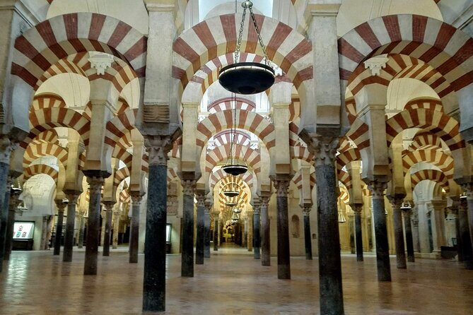 Cordoba tour Mosque-Cathedral & Jewish Quarter, max. 8 people - Exploring the Córdoba Mosque-Cathedral