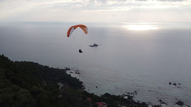 corfu-paragliding-tandem-flight-above-pelekas-town