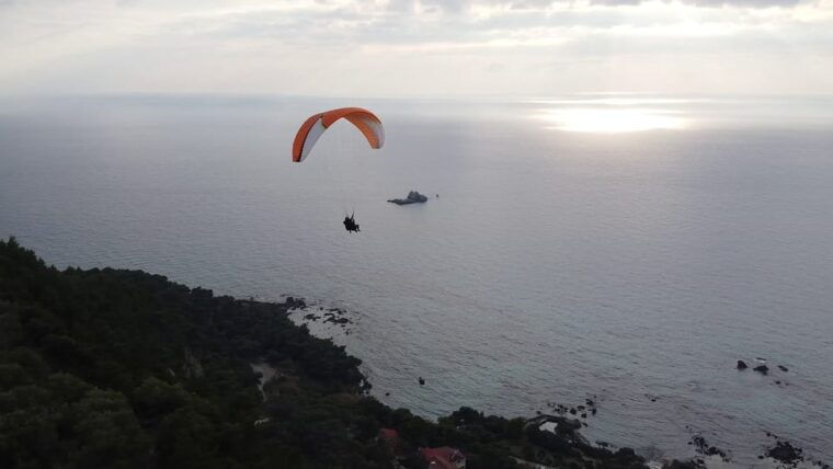 corfu-paragliding-tandem-flight-above-pelekas-town