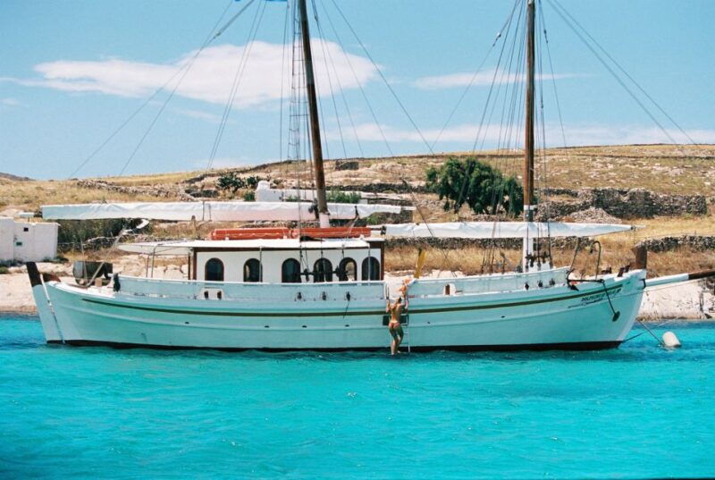 corfu-sunset-cruise-on-classic-boat-with-cocktails-snacks