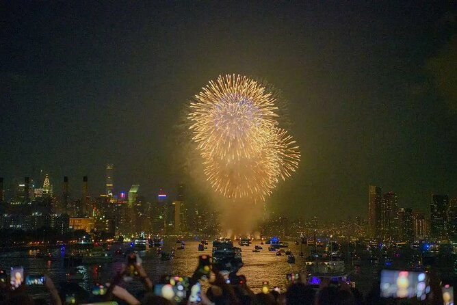 cornucopia-majesty-july-4th-nyc-fireworks-party-cruise