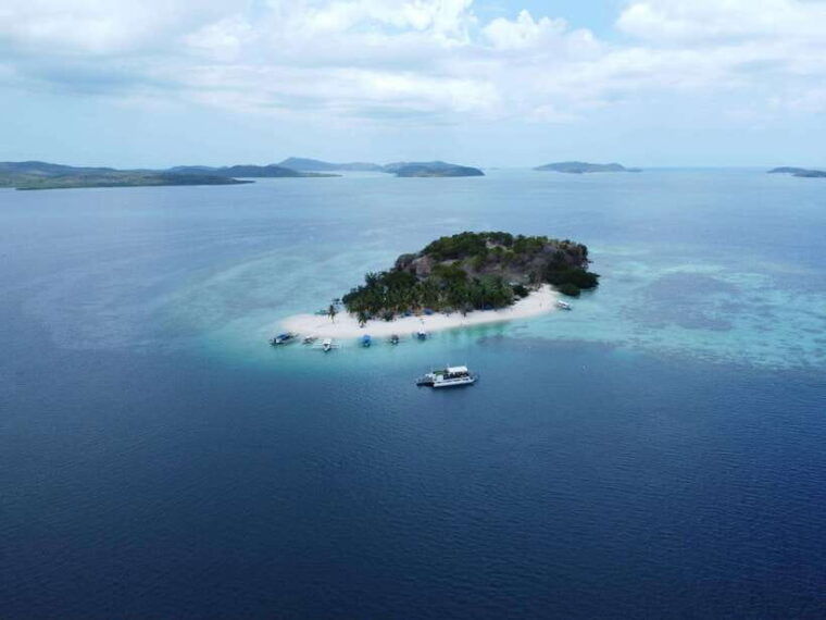 coron-island-luxury-trimaran-tour-pure-comfort-no-crowds