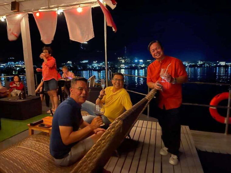coron-island-sunset-cruise-luxury-trimaran-relax-unwind