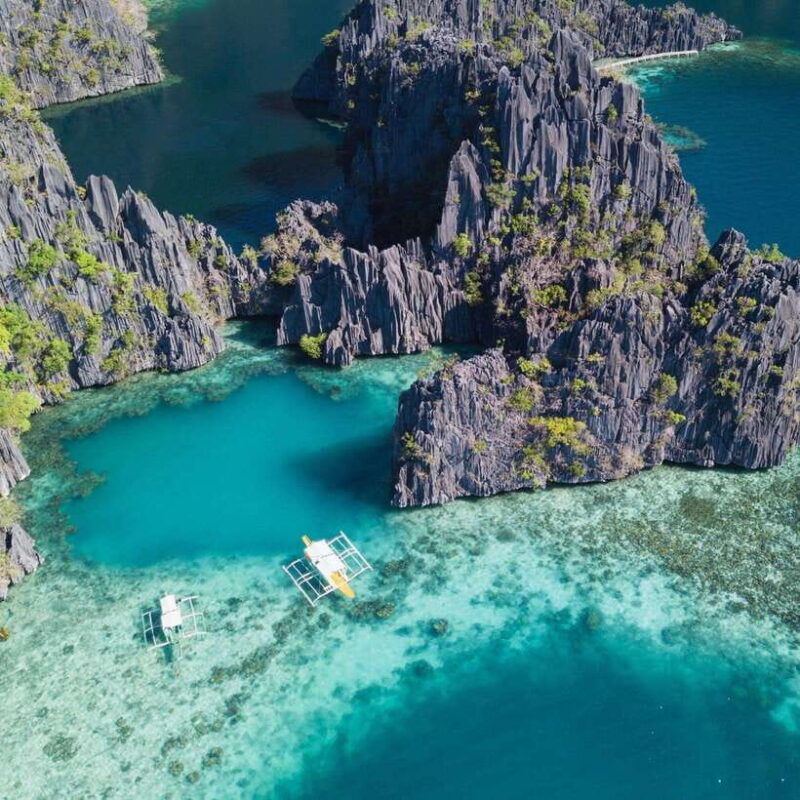 coron-private-tour-b-barracuda-lake-and-smith-beach