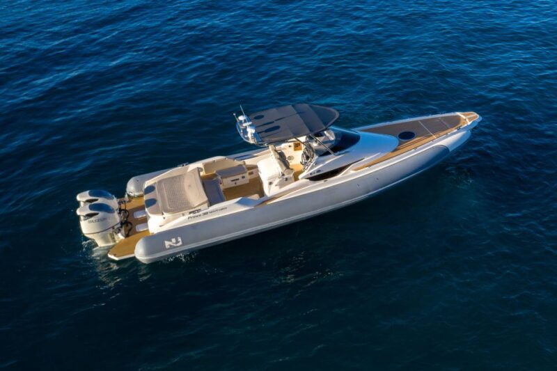 corralejo-speedboat-cruise-to-beaches-with-fruit-and-drinks