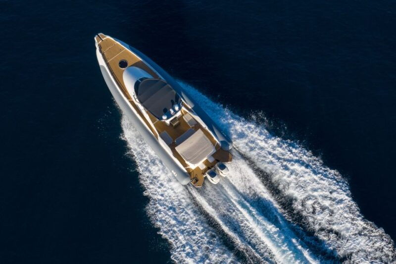 corralejo-speedboat-cruise-to-beaches-with-fruit-and-drinks