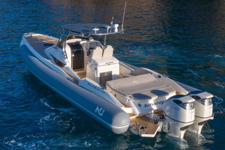corralejo-speedboat-cruise-to-beaches-with-fruit-and-drinks