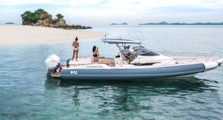 corralejo-speedboat-cruise-to-beaches-with-fruit-and-drinks