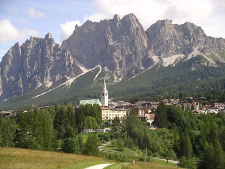 cortina-dampezzo-guided-tour-of-the-cortina-valley-and-lakes