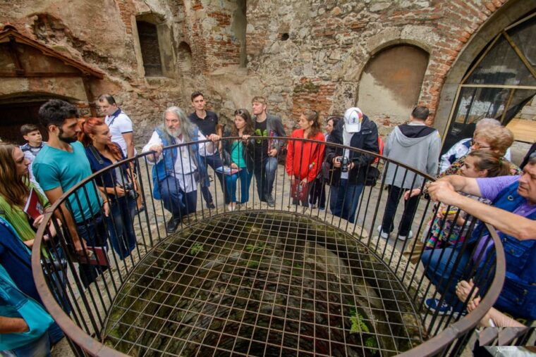corvin-castle-1-day-car-tour-from-oradea
