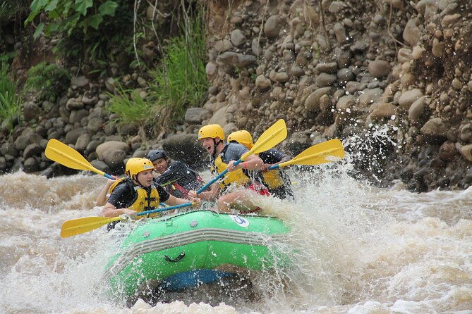 costa-ricas-finest-white-water-rafting-adventure-class-4-5
