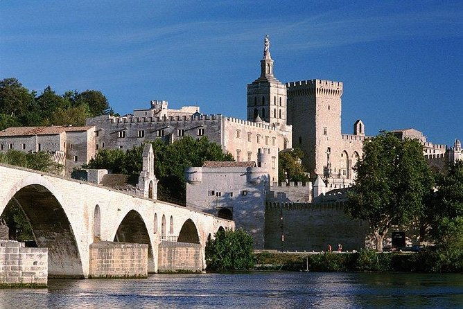 cotes-du-rhone-wine-tour-avignon-palace-of-the-popes
