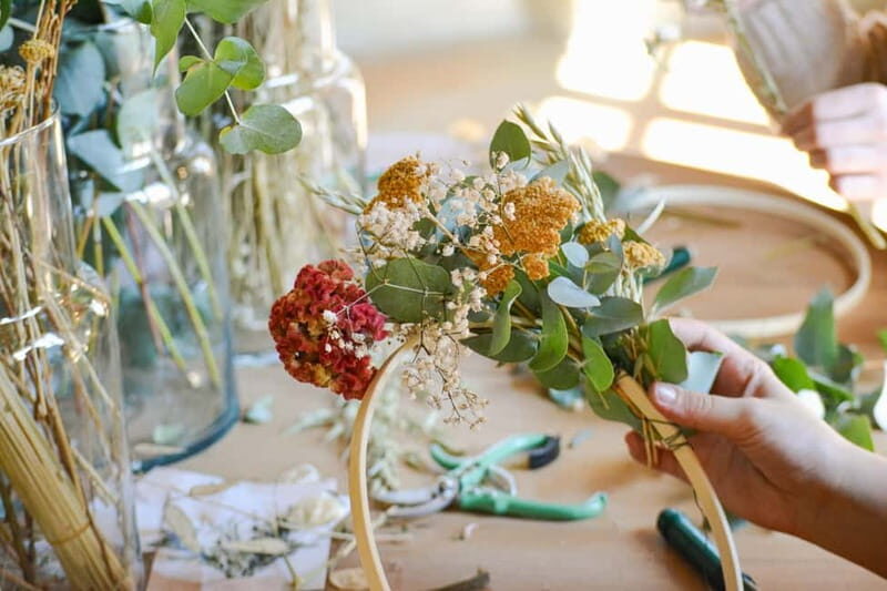 Cotignac: Workshop for creating dried flower crowns - The Authenticity and Value of the Experience
