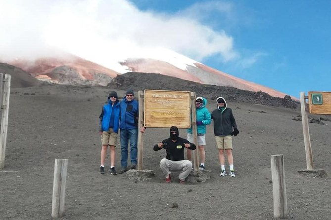 cotopaxi-volcano-limpiopungo-lake