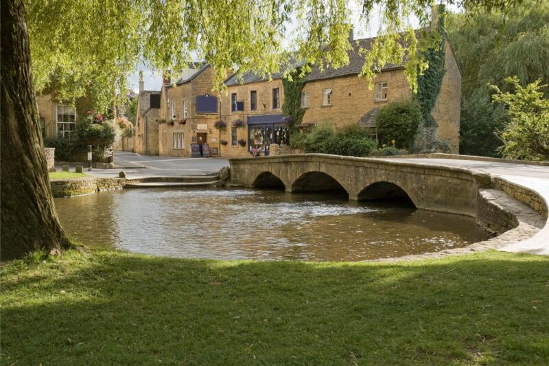 cotswolds-private-personalized-tour-in-a-luxury-ride