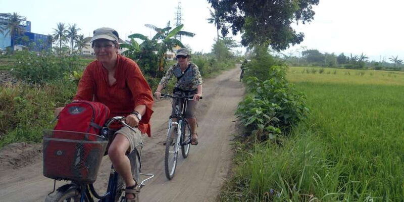 countryside-bike-ride-to-golong-village-and-lingsar-temple