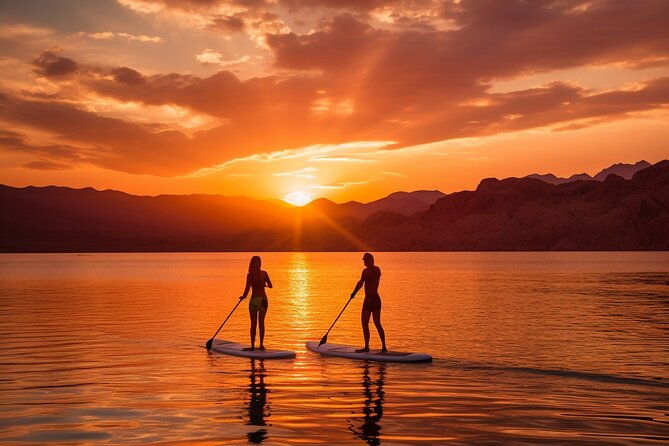 couples-date-at-the-lake-paddleboarding-and-picnic