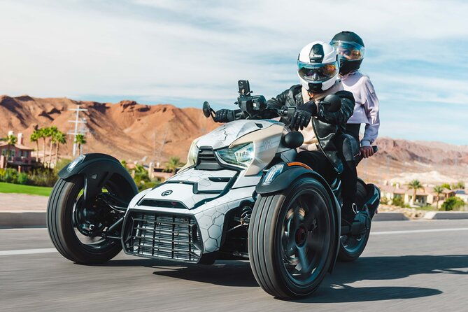 couples-private-guided-tour-on-a-canam-trike-2