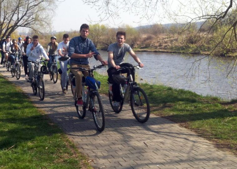 coutryside-bike-tour-to-karlstejn-castle