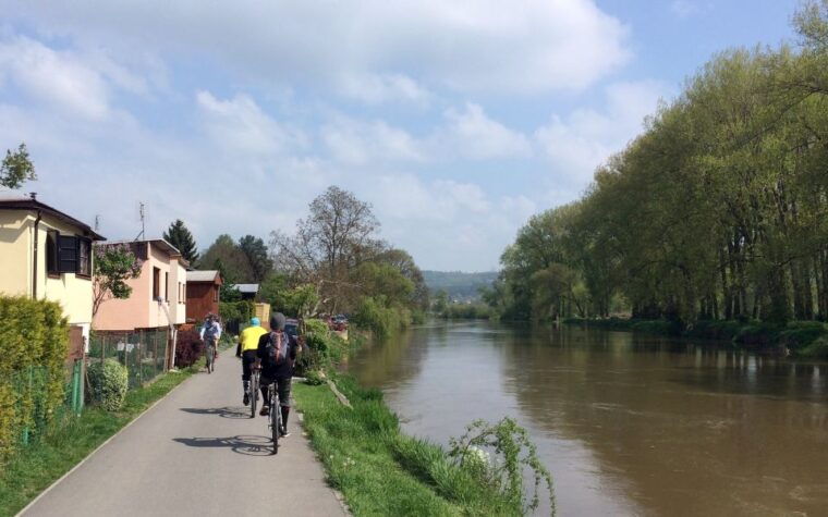 coutryside-e-bike-tour-to-karlstejn-castle