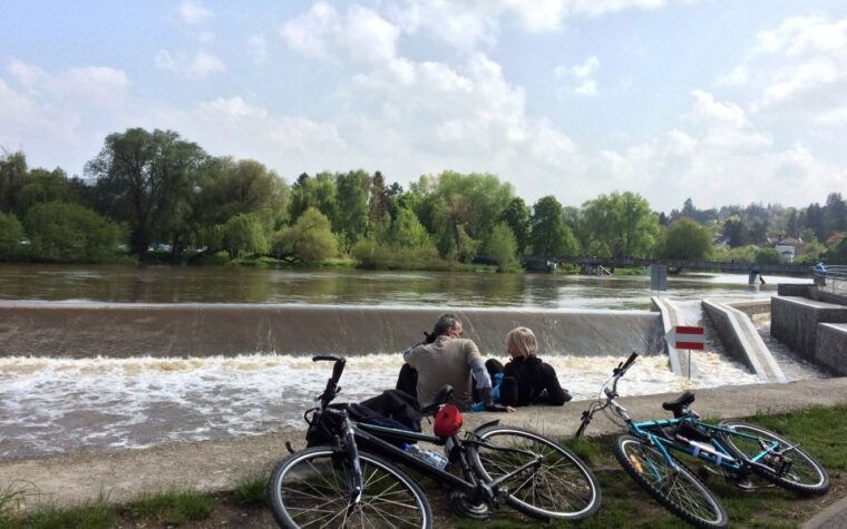 coutryside-e-bike-tour-to-karlstejn-castle