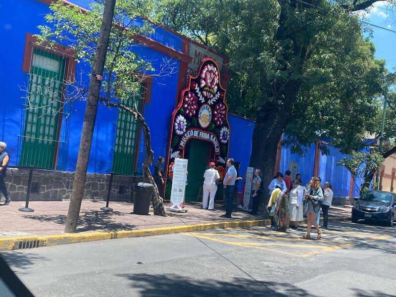 coyoacan-frida-kahlo-steps-in-coyoacan-and-san-angel-cdmx