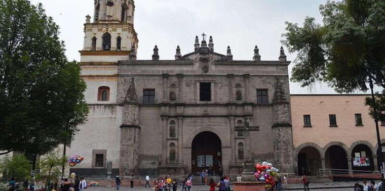 coyoacan-frida-kahlo-steps-in-coyoacan-and-san-angel-cdmx