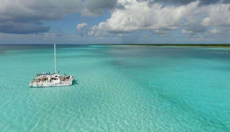 Cozumel: Catamaran Tour, El Cielo, Snorkeling, lunch & Ferry - Lunch and Cultural Flavors