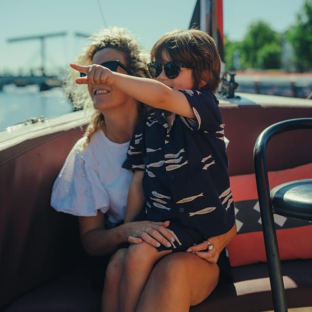 cozy-and-fun-canal-tour-a-unique-journey-through-amsterdam