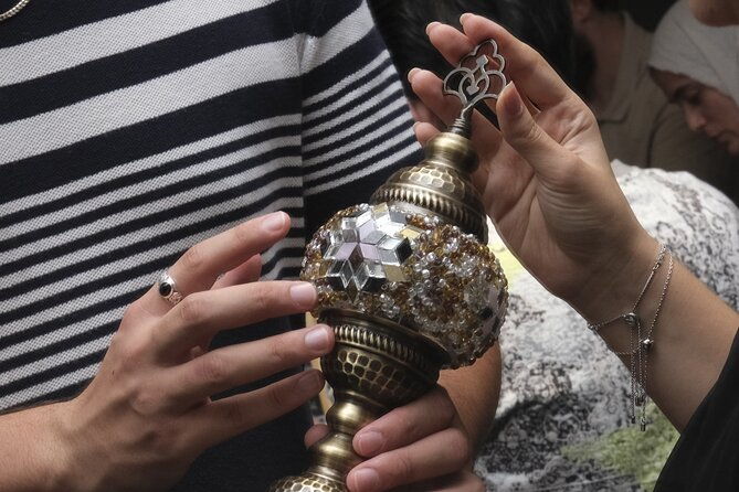 craft-and-shine-create-a-mosaic-lamp-in-istanbul-grand-bazaar-2