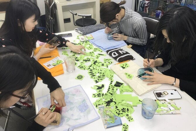 create-your-glass-artwork-with-japanese-motifs-in-tokyo