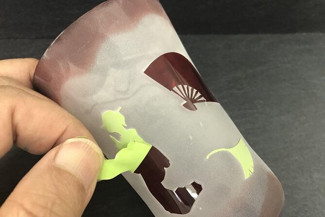 create-your-glass-artwork-with-japanese-motifs-in-tokyo