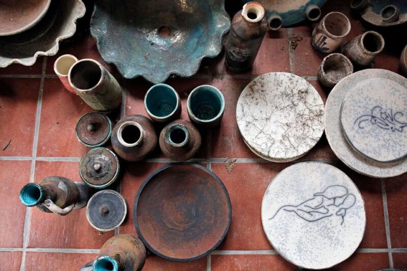 crete-raku-pottery-experience-with-master-potter-in-myrsini