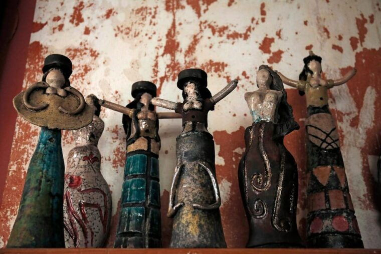 crete-raku-pottery-experience-with-master-potter-in-myrsini