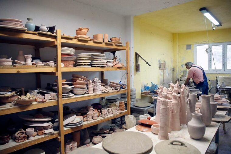 crete-raku-pottery-experience-with-master-potter-in-myrsini