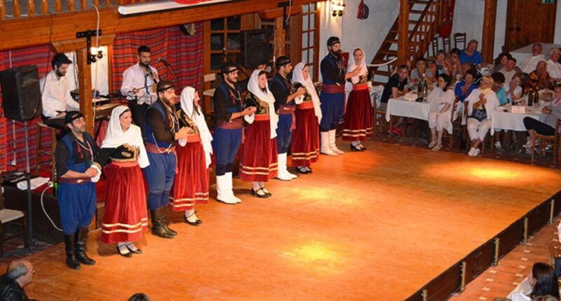 crete-traditional-dance-show-and-buffet-dinner-with-wine-2