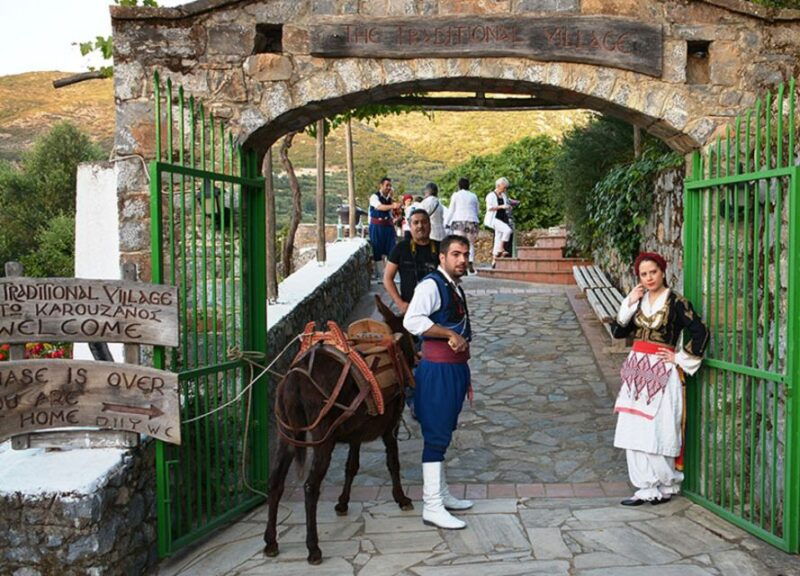 crete-traditional-dance-show-and-buffet-dinner-with-wine-2