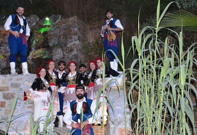 crete-traditional-dance-show-and-buffet-dinner-with-wine-2