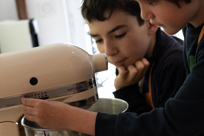 croissants-baking-class-near-eiffel-tower