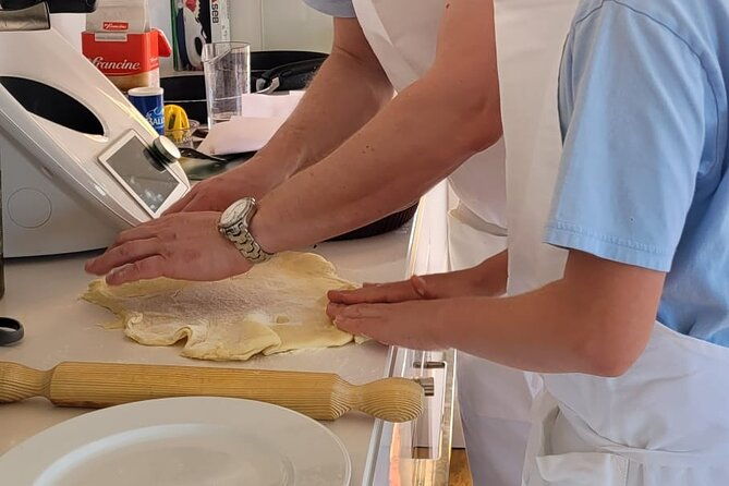 croix-rousse-market-rooftop-cooking-class-in-lyon