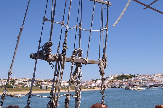 Cruise 2, Benagil - Morning - Caves 11:30H - 14:00H - Who Should Consider This Tour?