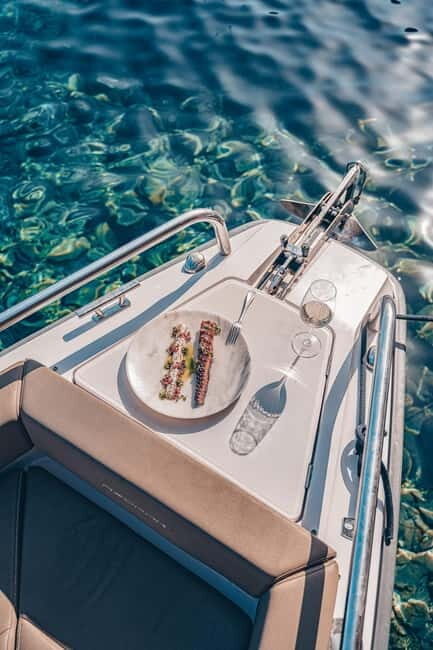 CRUISE AROUND SANTORINI IN STYLE AND SPEED - Who Will Love This Experience?