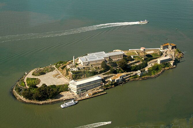 cruise-around-the-alcatraz-golden-gate-bridge-hop-on-hop-off-city-tour