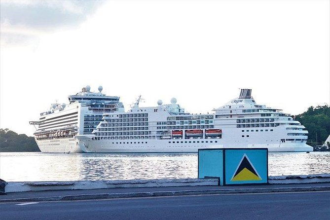 cruise-ship-on-island-for-a-day-excursion