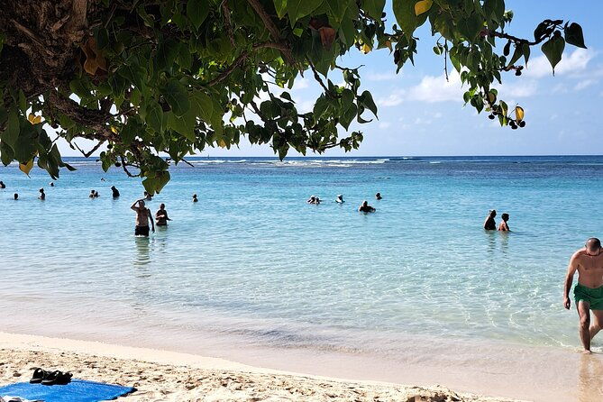cruise-stopover-at-village-sainte-anne-and-its-beach
