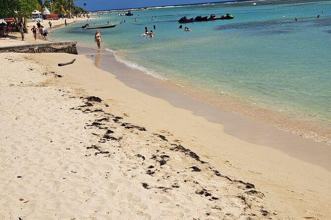 cruise-stopover-at-village-sainte-anne-and-its-beach