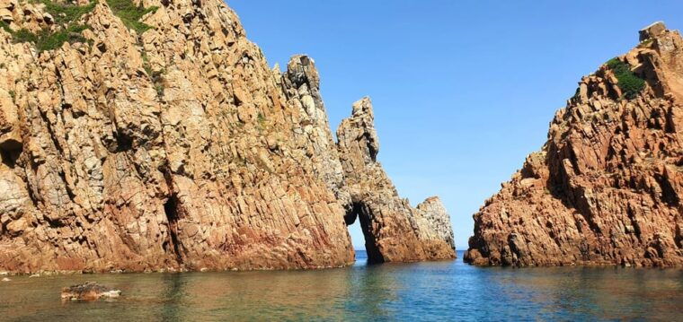 cruise-tour-of-the-calanques-of-piana-swimming-by-speedboat