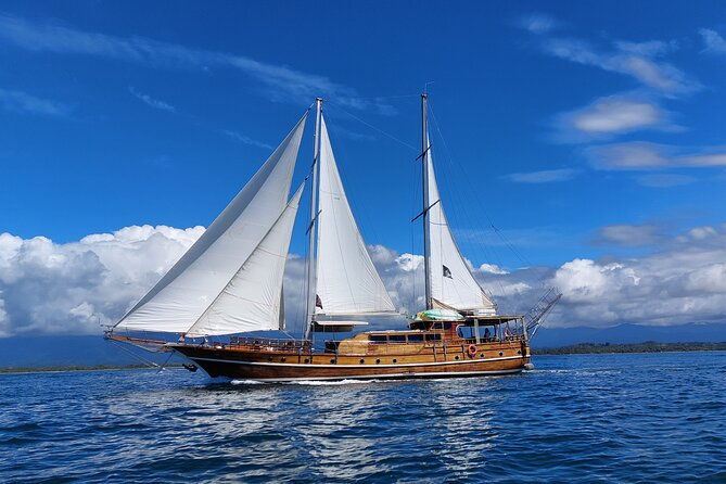 cruising-on-a-100-wooden-sail-ship-in-province-of-puntarenas