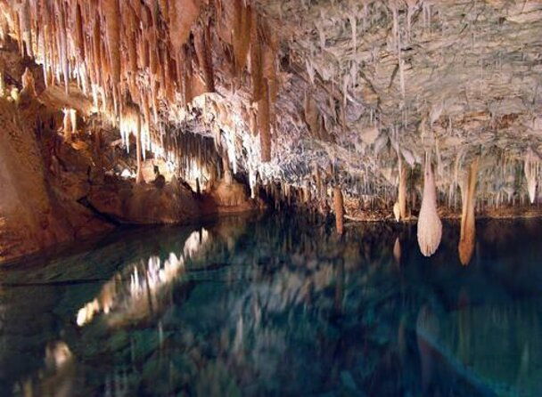 crystal-caves-and-bermuda-underwater-exploration-institute-admission